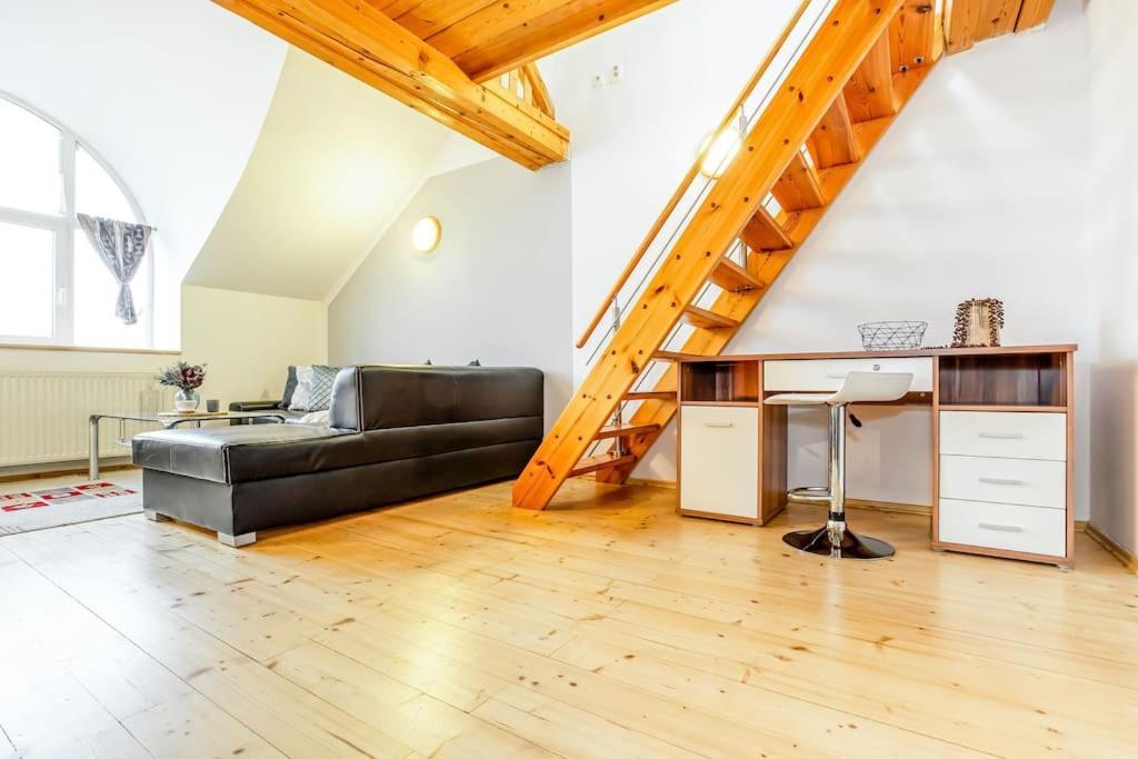 Utulny A Prostorny Podkrovni S Krbovymi Kamny Apartment *